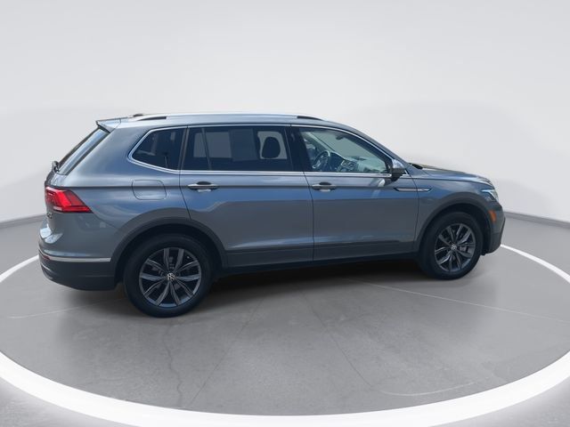 Used 2023 Volkswagen Tiguan SE w/ Panoramic Sunroof Package AWD/4WD image 10