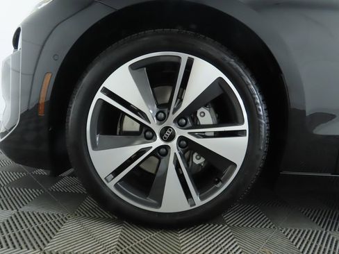 Used 2025 Audi A6 e-tron Premium Plus w/ Premium Plus image 32