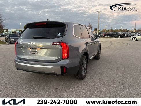 Certified 2025 Kia Telluride LX image 6