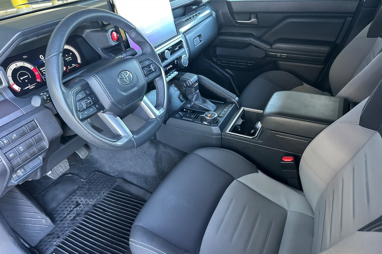 Certified 2025 Toyota Tacoma TRD Off-Road AWD/4WD image 9