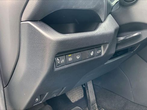 Used 2022 Toyota RAV4 XLE Premium AWD/4WD image 33