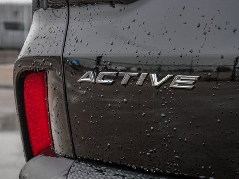 Used 2025 Ford Escape Active image 11