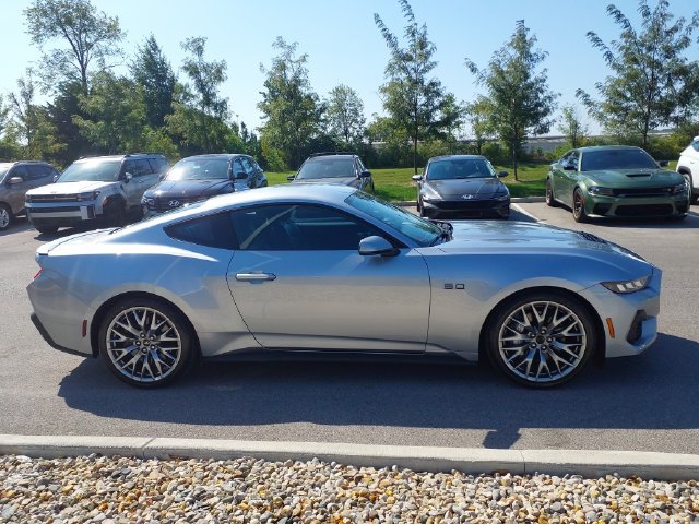 Used 2025 Ford Mustang GT Premium RWD image 4