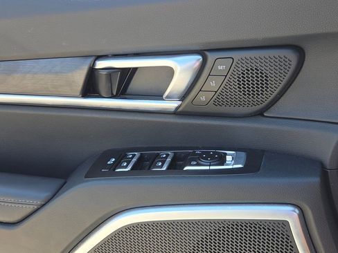 Used 2024 Kia Telluride AWD image 26