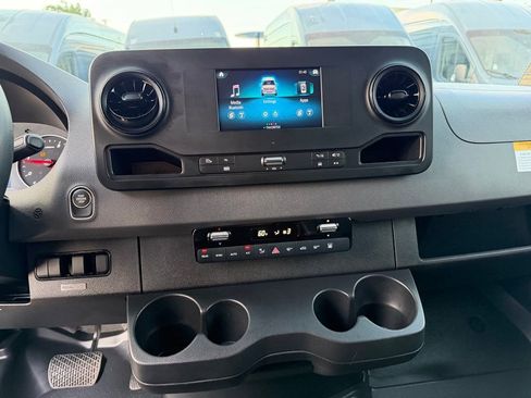 Used 2024 Mercedes-Benz Sprinter 2500 image 16