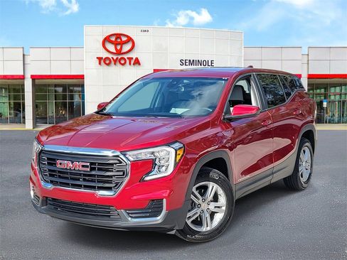 Used 2023 GMC Terrain SLE image 1
