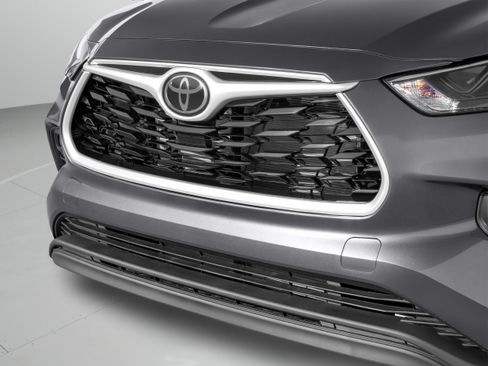 Certified 2024 Toyota Highlander XLE FWD image 62