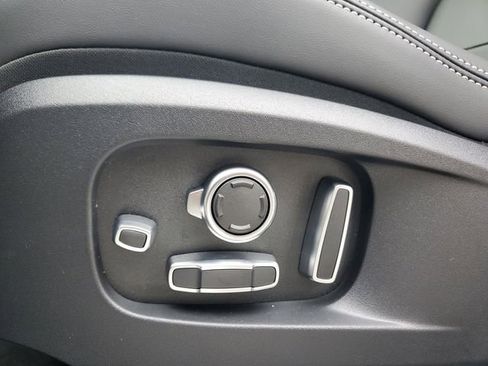 New 2026 Jaguar F-PACE R-Dynamic S image 19