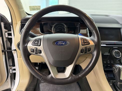 Used 2014 Ford Taurus Limited w/ Equipment Group 301A FWD image 17