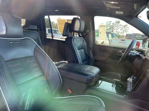 Used 2025 GMC Yukon XL AT4 Ultimate image 27