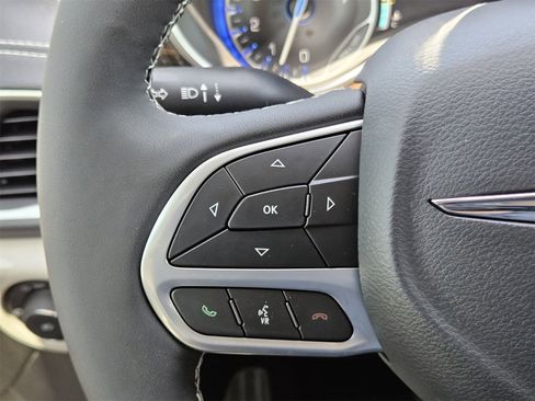 New 2024 Chrysler Pacifica Limited w/ Uconnect Theater Family Group image 28