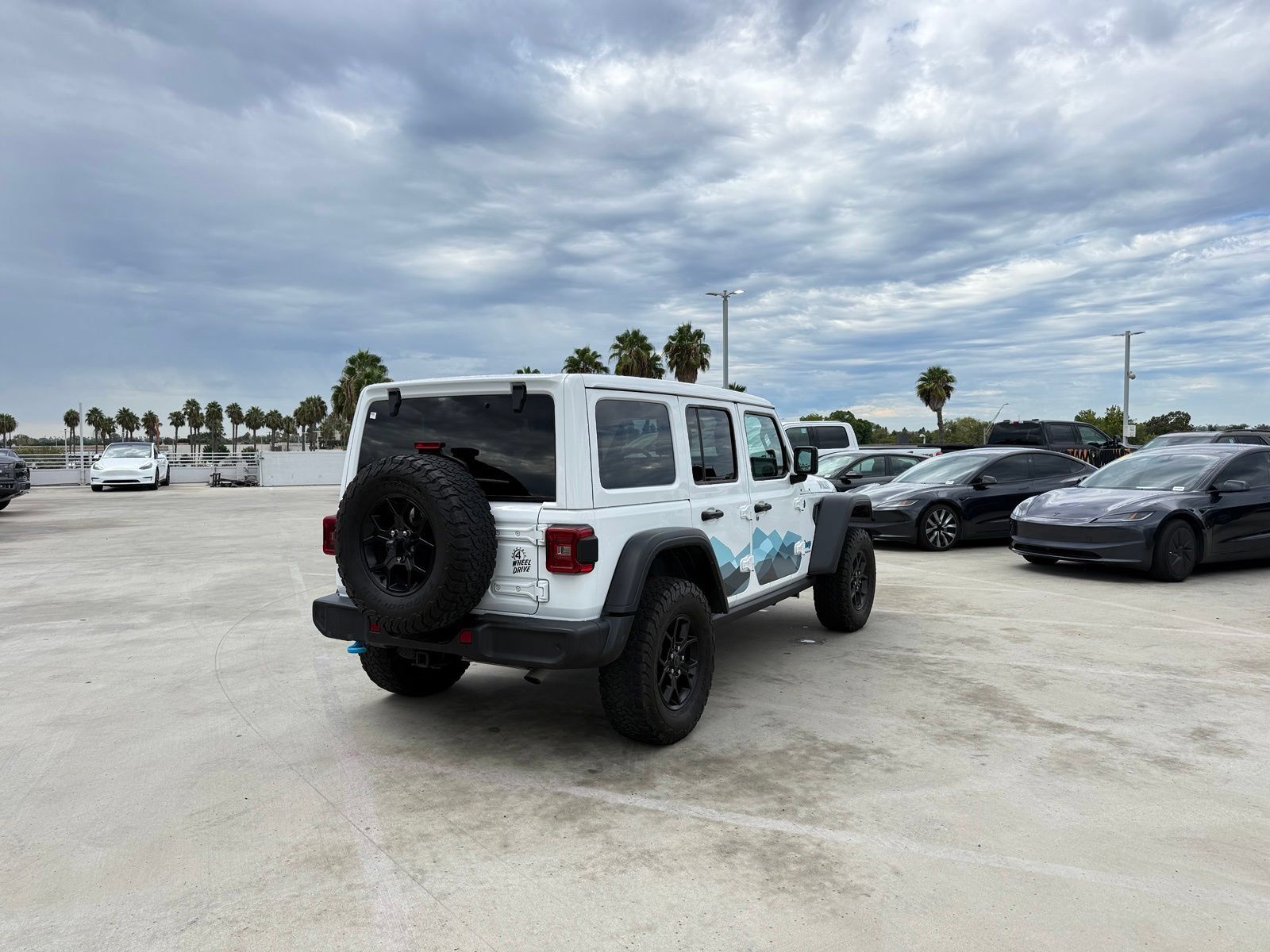 Used 2024 Jeep Wrangler Unlimited AWD/4WD image 3
