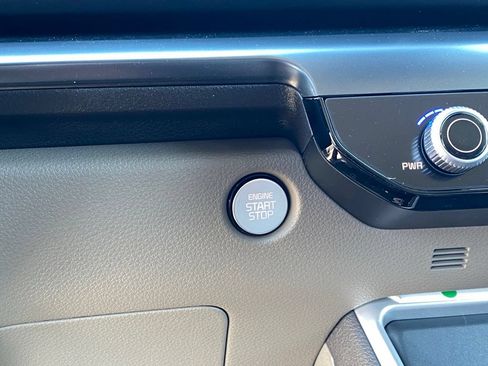 New 2026 Kia Carnival FWD image 17