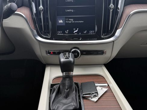 Used 2019 Volvo S60 T6 Momentum image 2