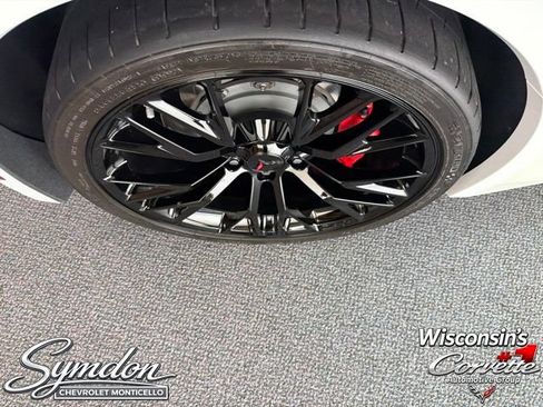 Used 2016 Chevrolet Corvette Z06 w/ 3LZ Preferred Equipment Group RWD image 25