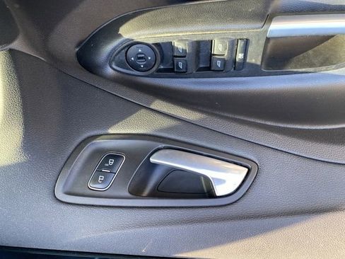 Used 2017 Ford Escape SE image 11