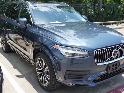Used 2020 Volvo XC90 T5 Momentum FWD image 3