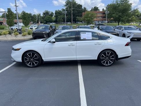 Used 2025 Honda Accord Touring image 6