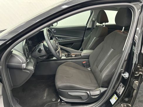 Used 2024 Hyundai Elantra SEL w/ Convenience Package FWD image 9