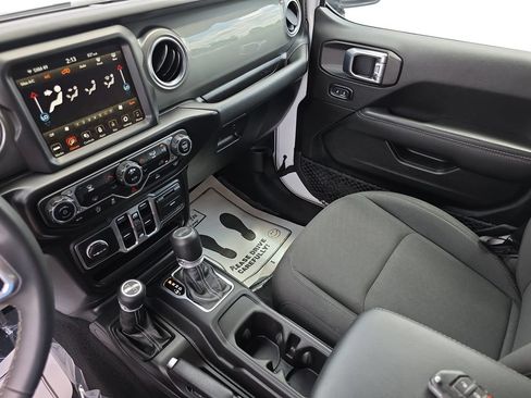 Used 2023 Jeep Wrangler Unlimited Sahara AWD/4WD image 25