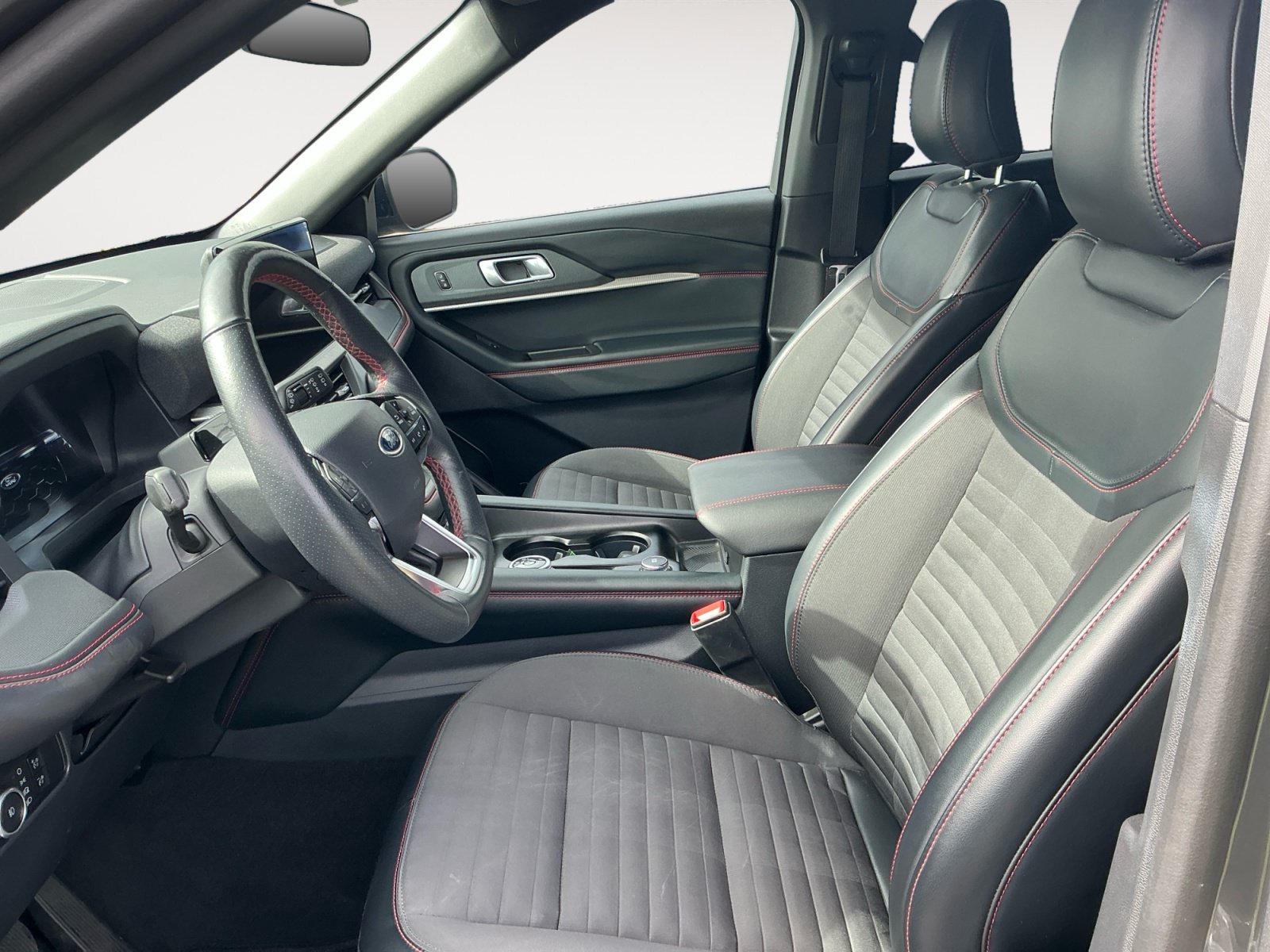 Used 2025 Ford Explorer ST-Line AWD/4WD image 9