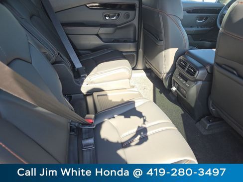 New 2025 Honda Pilot TrailSport image 18