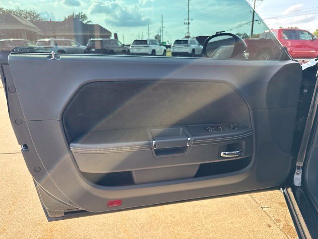 Used 2009 Dodge Challenger SRT8 RWD image 13