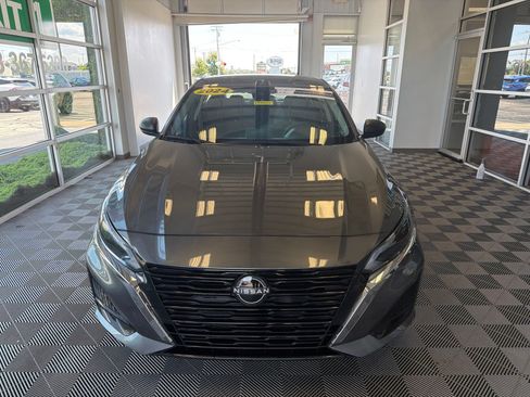 Used 2024 Nissan Altima 2.5 SV FWD image 2