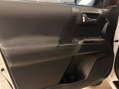 Used 2019 Toyota Tacoma TRD Sport w/ Technology Package image 24