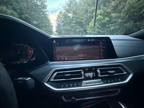 Used 2021 BMW X6 xDrive40i w/ Executive Package image 30