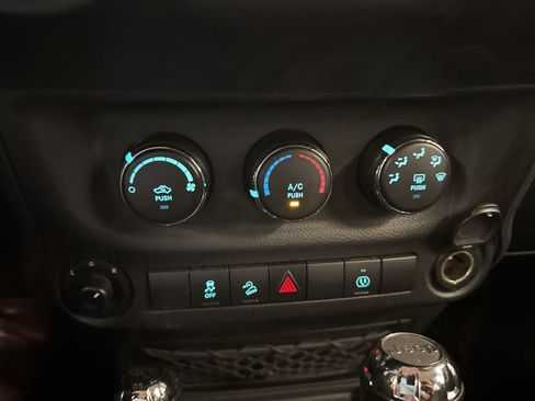 Used 2017 Jeep Wrangler Unlimited Sahara image 24