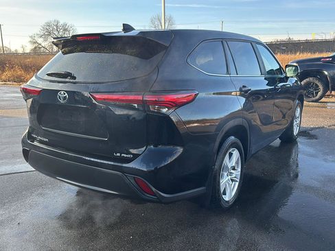 Used 2023 Toyota Highlander LE image 7