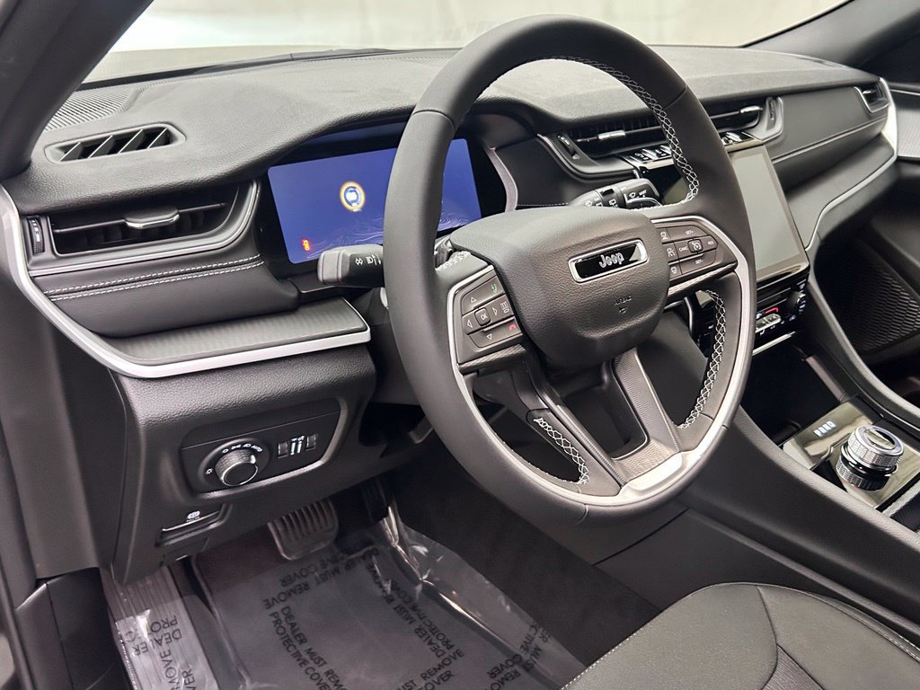 New 2027 Jeep Grand Cherokee Laredo AWD/4WD image 11