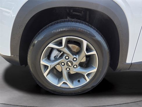 Used 2025 Chevrolet Trax LT w/ LT Convenience Package FWD image 31