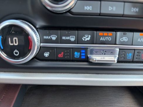 Used 2024 Ford Expedition Limited AWD/4WD image 34