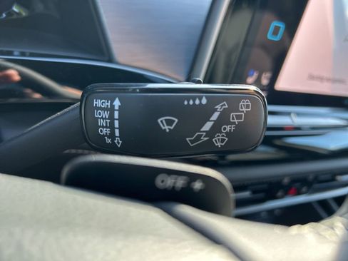 New 2026 Volkswagen Atlas Cross Sport SE image 24