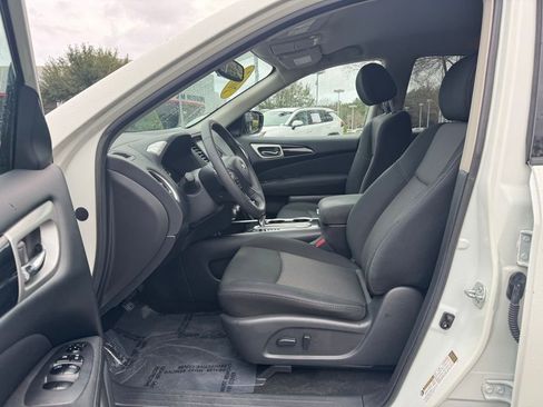 Used 2017 Nissan Pathfinder SV image 26