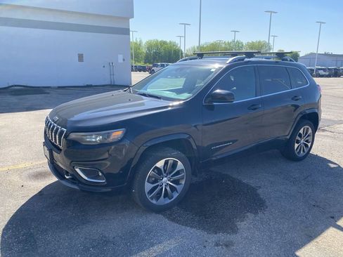 Used 2020 Jeep Cherokee Overland w/ Technology Group AWD/4WD image 5