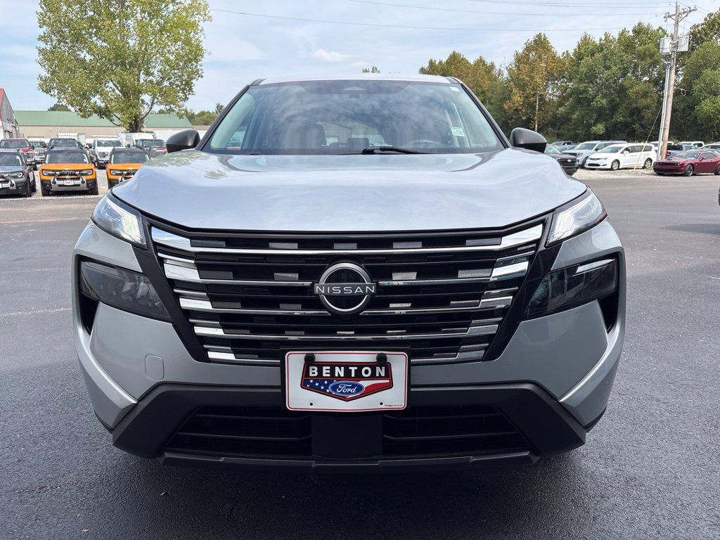 Used 2024 Nissan Rogue S FWD image 5