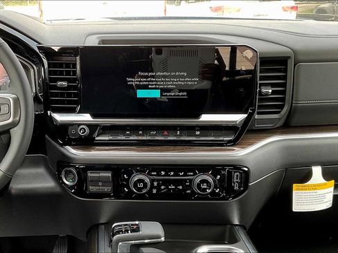 Used 2025 Chevrolet Silverado 1500 LT w/ Leather Package AWD/4WD image 8