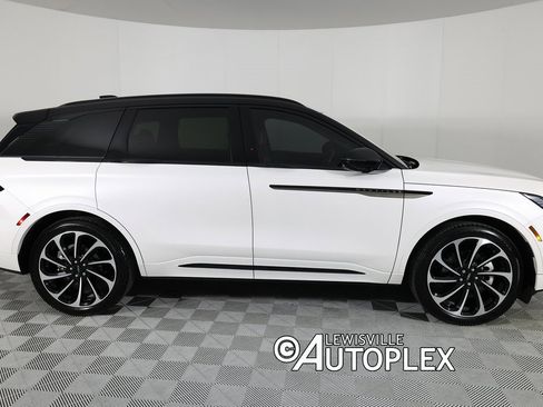 Used 2024 Lincoln Nautilus Black Label image 4