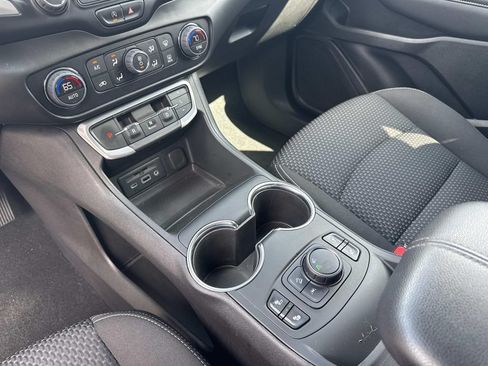 Used 2022 GMC Terrain SLE w/ Driver Convenience Package FWD image 25