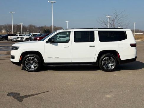 Used 2023 Jeep Wagoneer L Series II image 10