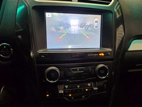 Used 2017 Ford Explorer XLT w/ Equipment Group 202A FWD image 21
