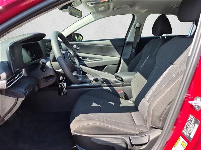 Used 2026 Hyundai Elantra SE FWD image 15