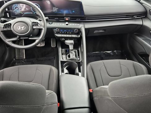 Certified 2025 Hyundai Elantra SEL FWD image 12
