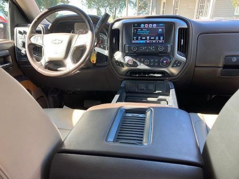 Used 2018 Chevrolet Silverado 1500 LTZ AWD/4WD image 38