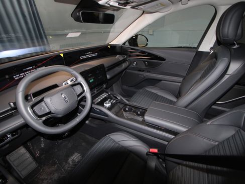 New 2026 Lincoln Nautilus Reserve image 2