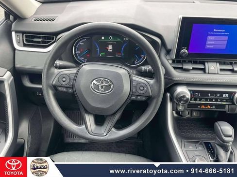 Used 2023 Toyota RAV4 XLE AWD/4WD image 14