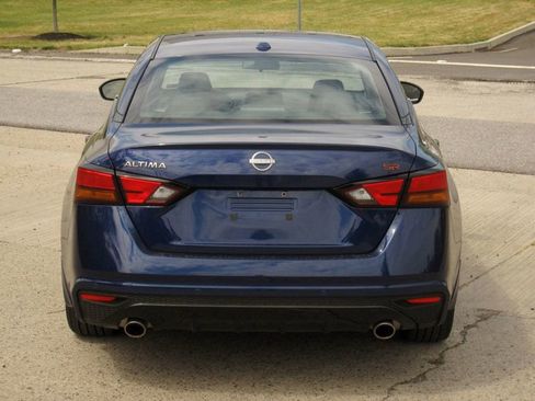 Used 2024 Nissan Altima 2.5 SR FWD image 14